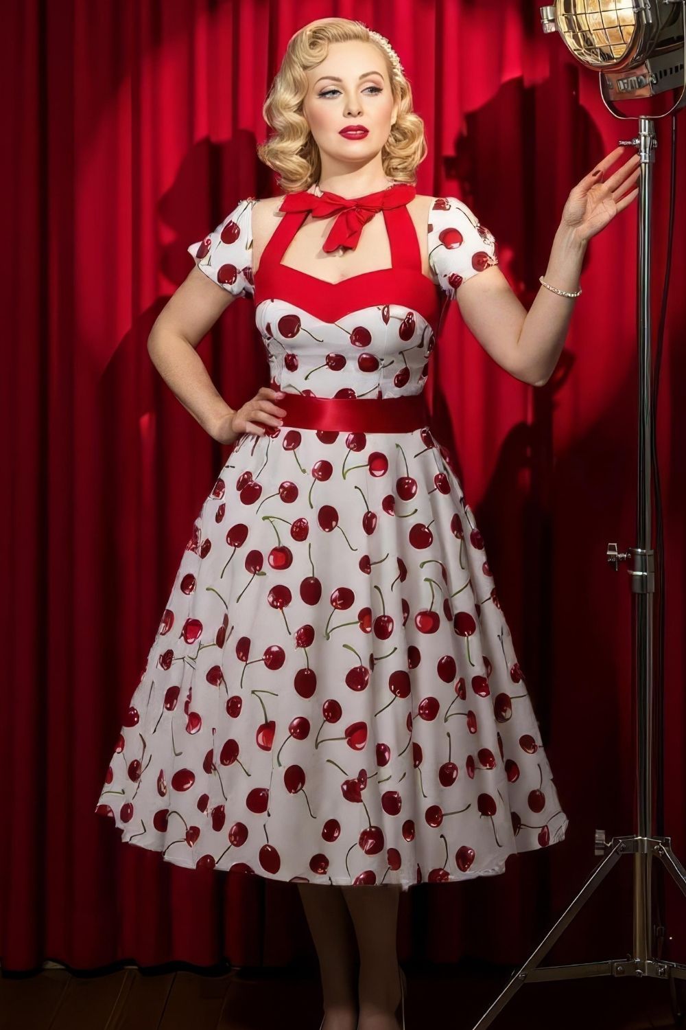 Robe Pin-Up Blanche à Cerises Rouges – Pearl