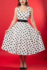 Robe Pin-Up Blanche à Pois Noirs à Col Licou – Alberta