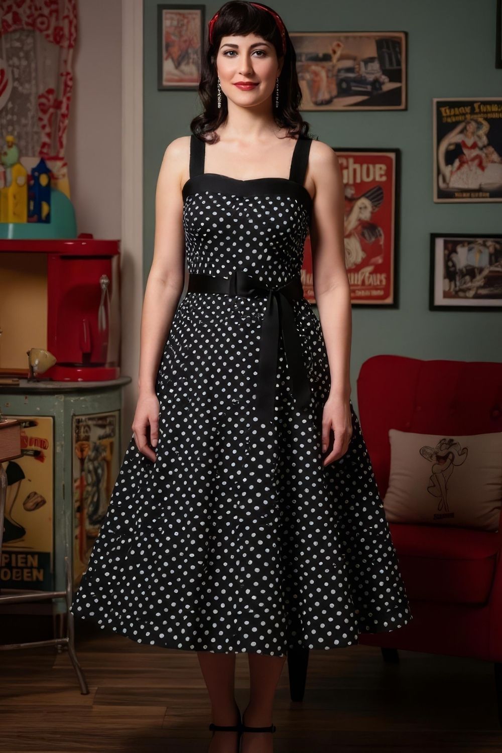 Robe Pin-Up Noire à Pois Blanc & à Col Licou – Jeanette