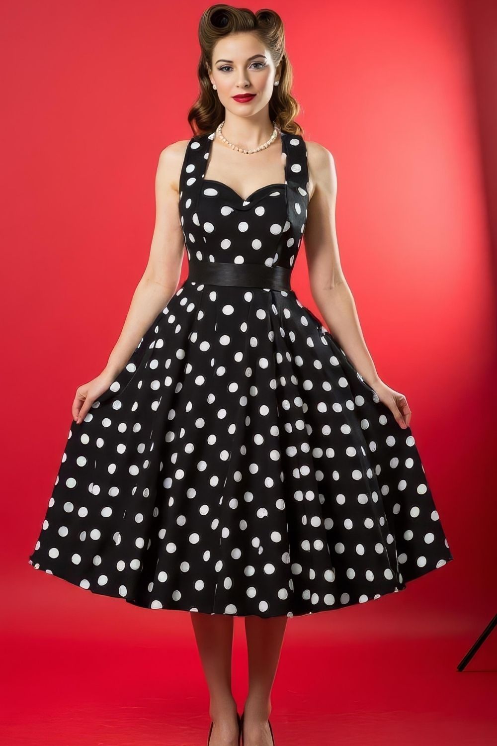 Robe Pin-Up Noire à Pois Blancs à Col Licou – Zetta